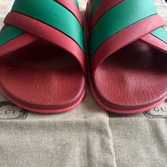 Gucci Women's Slides with Web Detail & Pink Sole – Chic & Comfortable - Picture 6 of 11